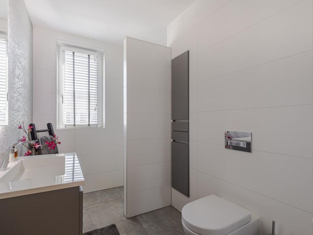 Hendrick Avercampstraat 12, HARDINXVELD-GIESSENDAM