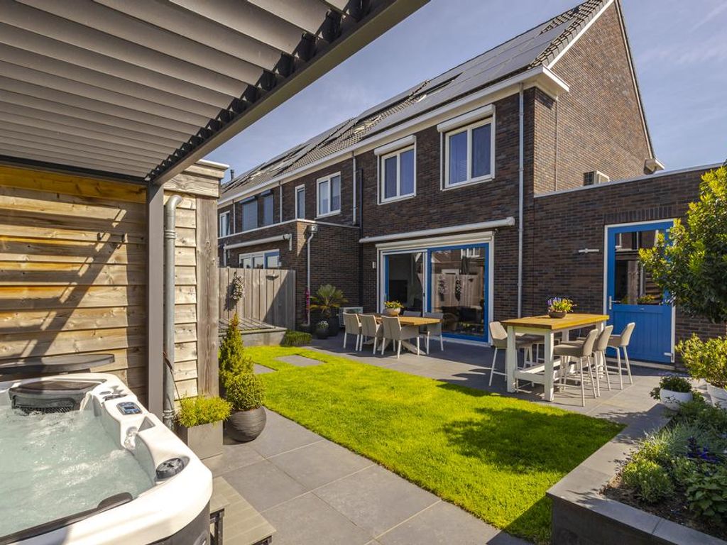 Hendrick Avercampstraat 12, HARDINXVELD-GIESSENDAM