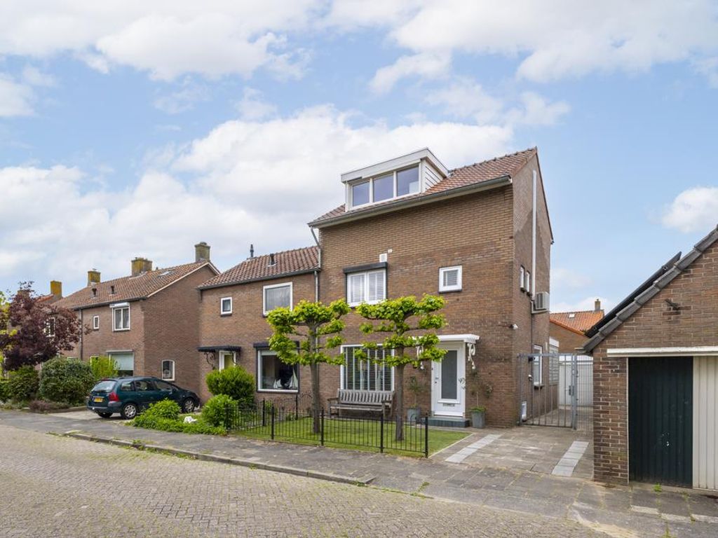 Kuyperstraat 1, HARDINXVELD-GIESSENDAM