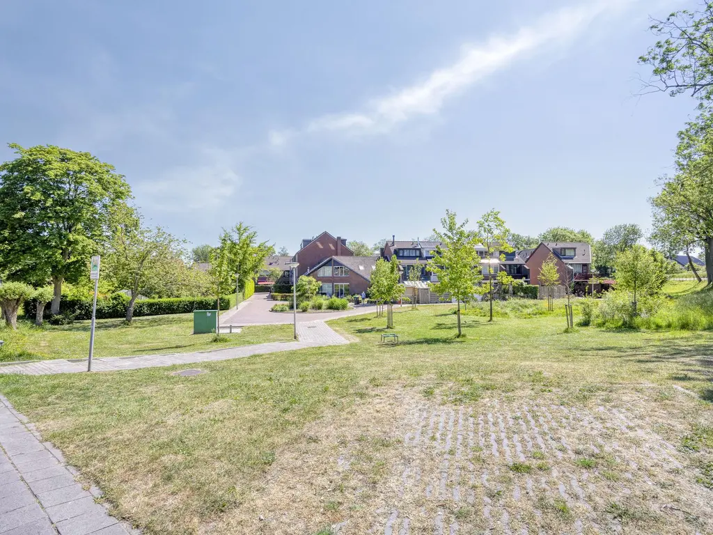 De Esdoorn 41, RHOON