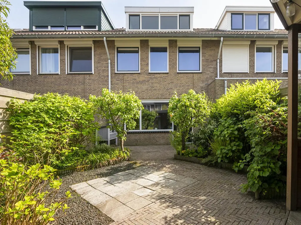 Jan van Almondestraat 76, POORTUGAAL