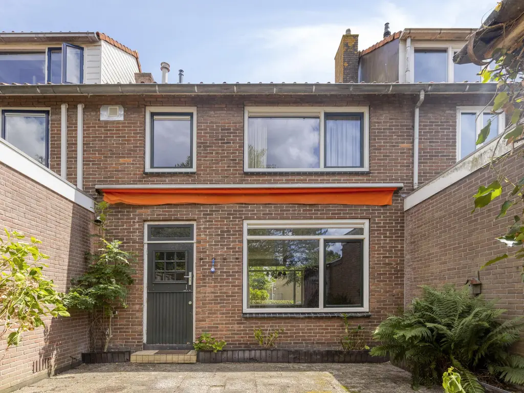 Bernhardstraat 14, RHOON