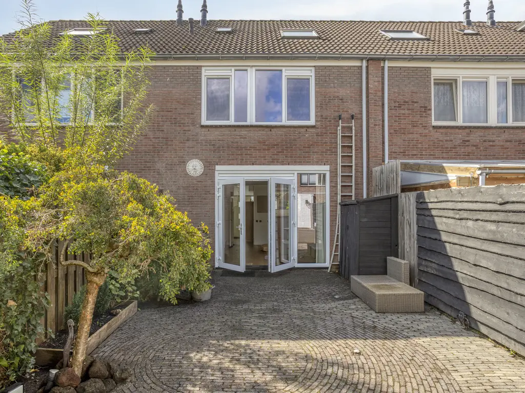 Gaspeldoorn 23, POORTUGAAL
