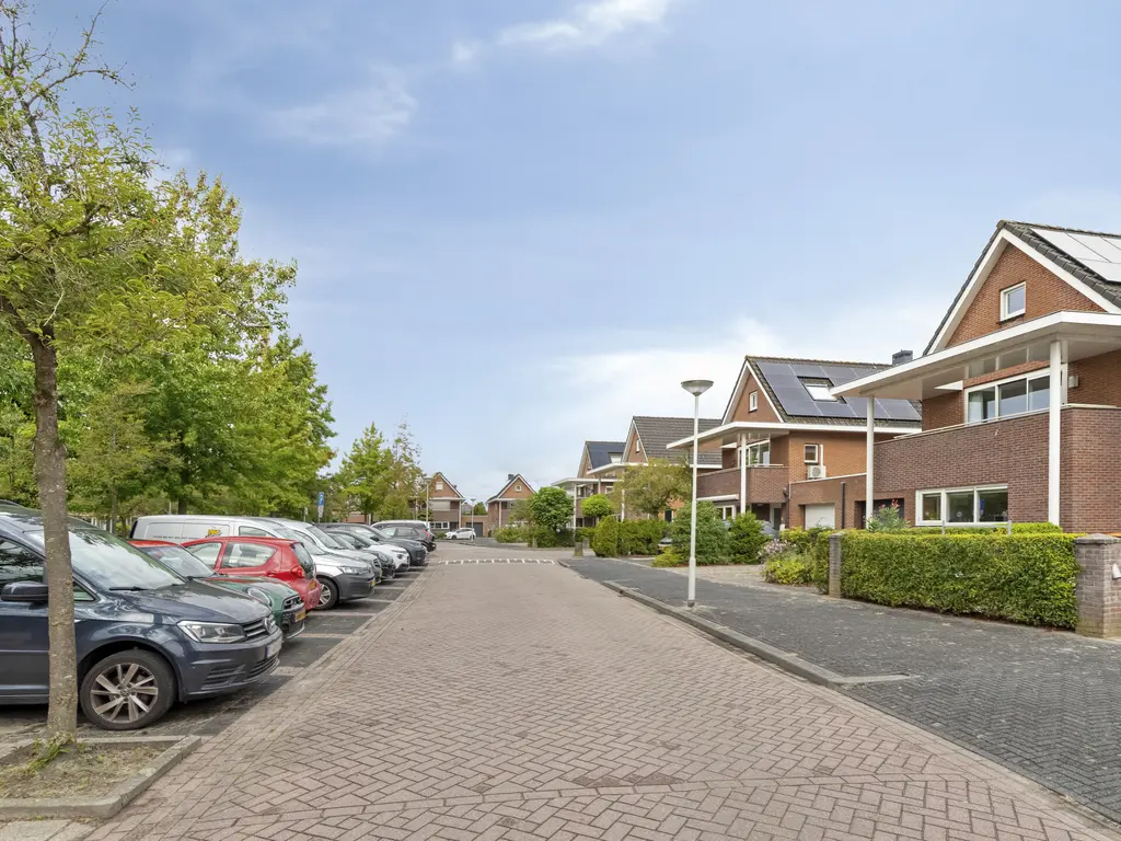 Amberhof 27, RHOON