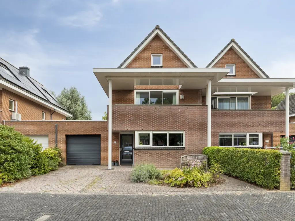Amberhof 27, RHOON