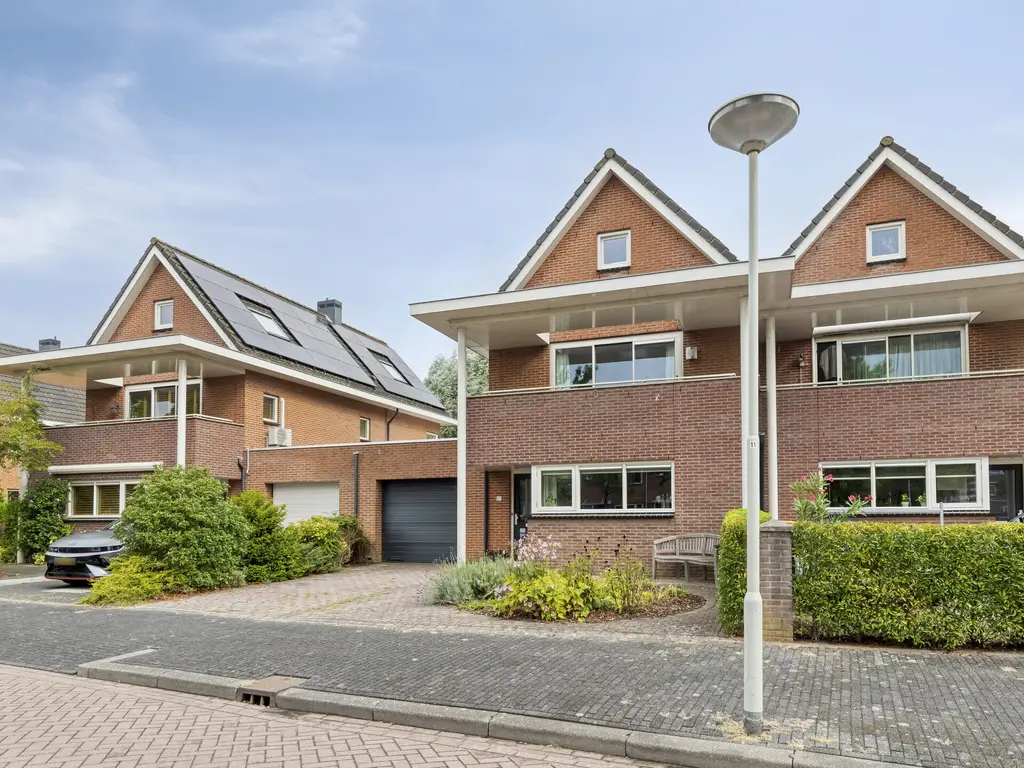 Amberhof 27, RHOON