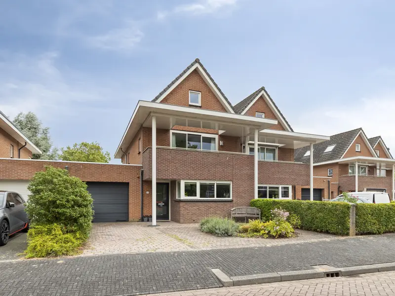 Amberhof 27, RHOON