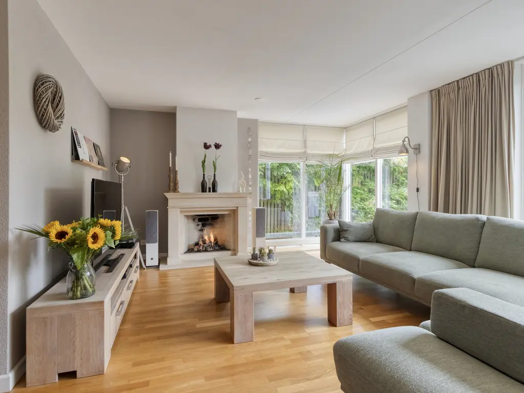 Amberhof 27, RHOON