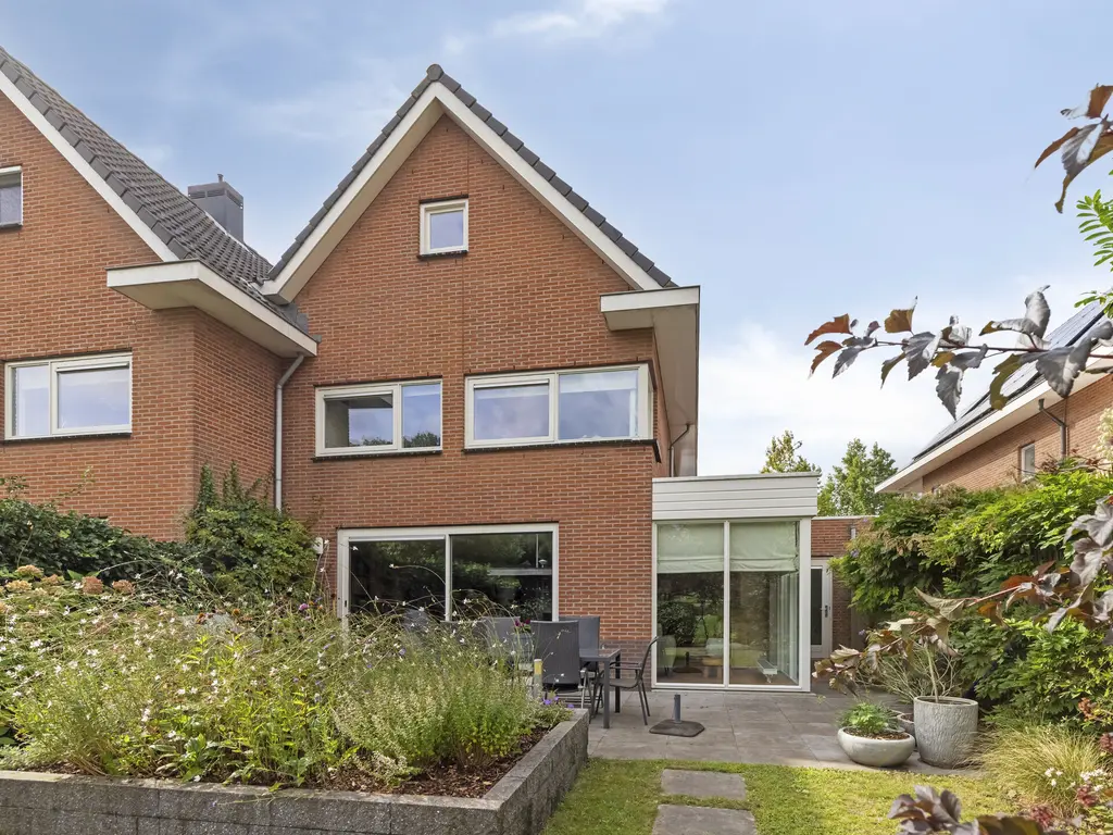 Amberhof 27, RHOON