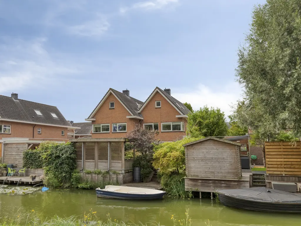 Amberhof 27, RHOON
