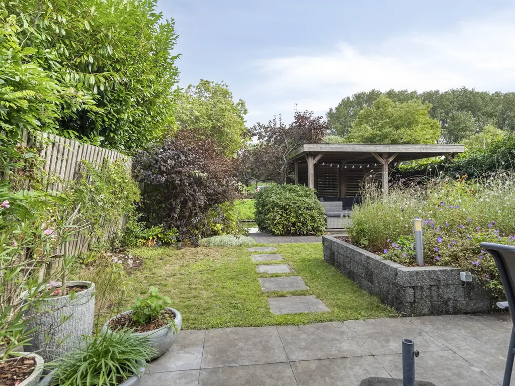 Amberhof 27, RHOON