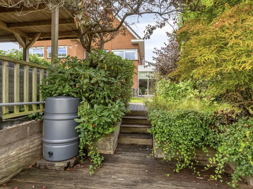 Amberhof 27, RHOON