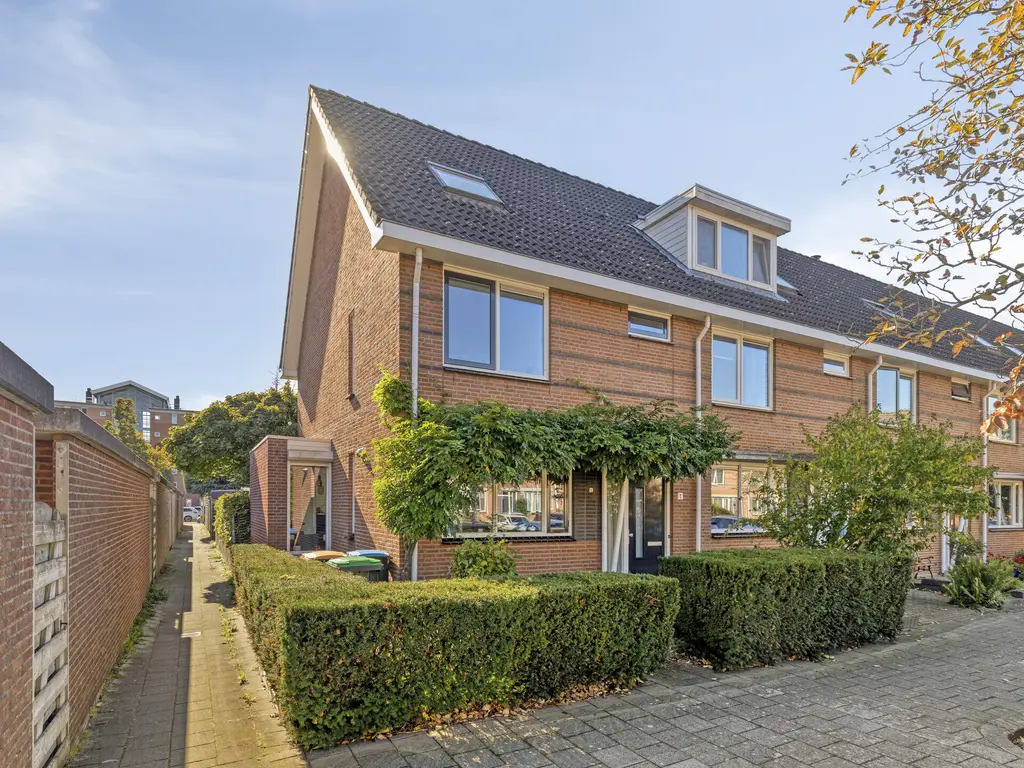 Nicolaas van Puttenstraat 1, POORTUGAAL