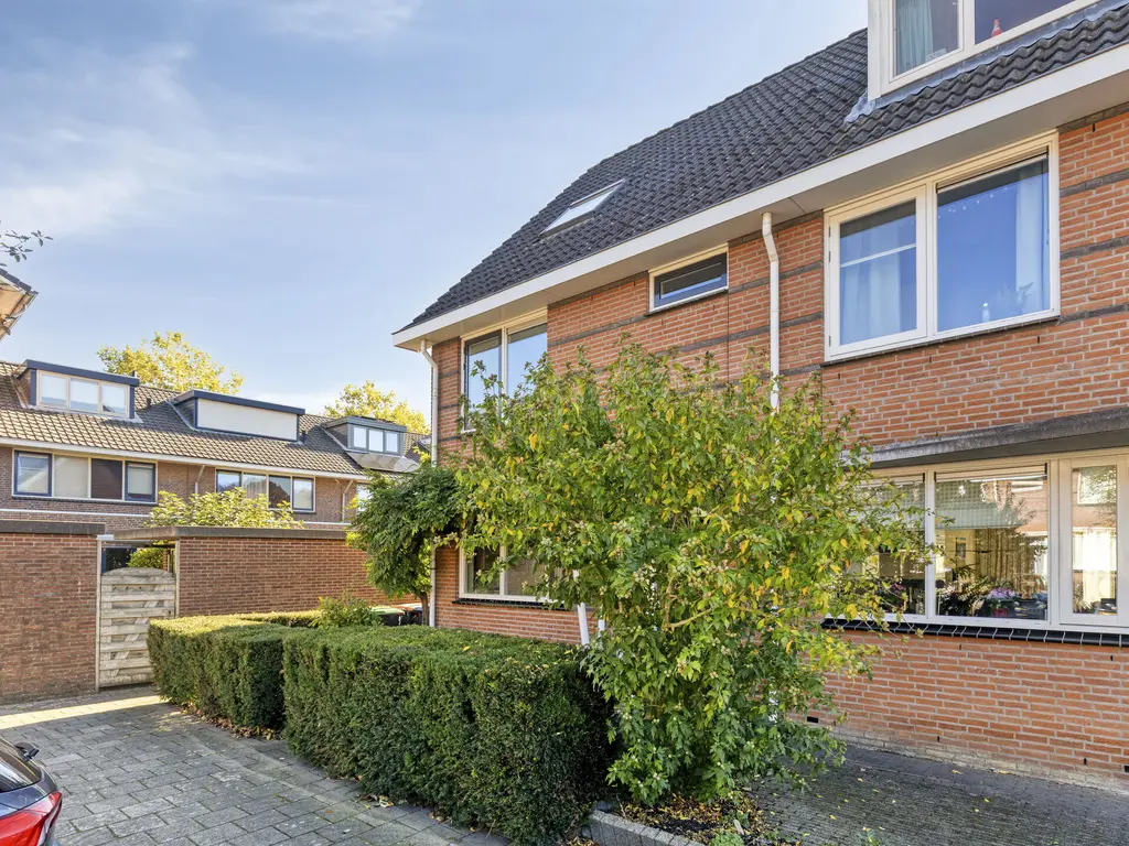 Nicolaas van Puttenstraat 1, POORTUGAAL