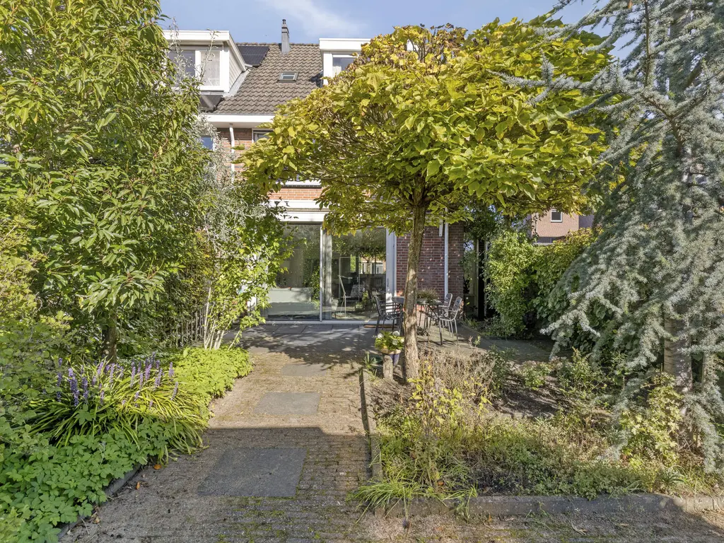 Nicolaas van Puttenstraat 1, POORTUGAAL