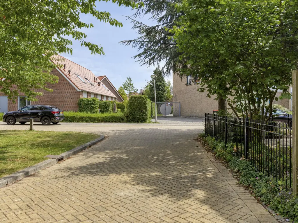 Bernhardstraat 14, RHOON
