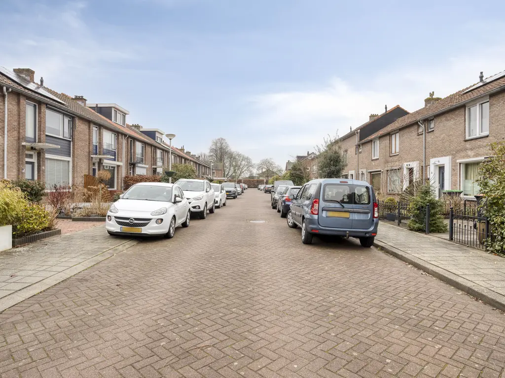 Irenestraat 7, RHOON