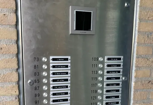Vervangen 114 stuks video-intercoms + postkasten Burchtpad