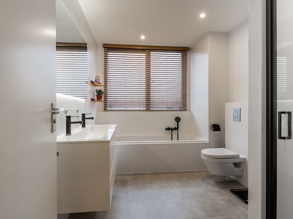 Koningin Sophiestraat 112, 'S-GRAVENHAGE