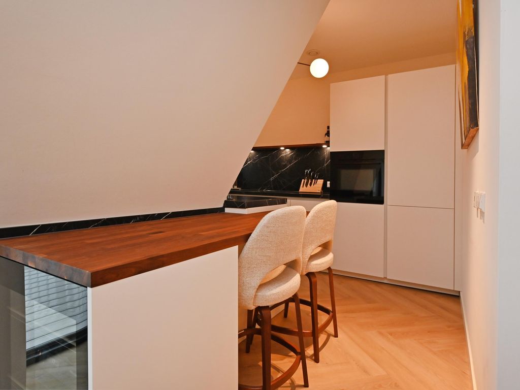 Koninginnegracht 92B, 'S-GRAVENHAGE