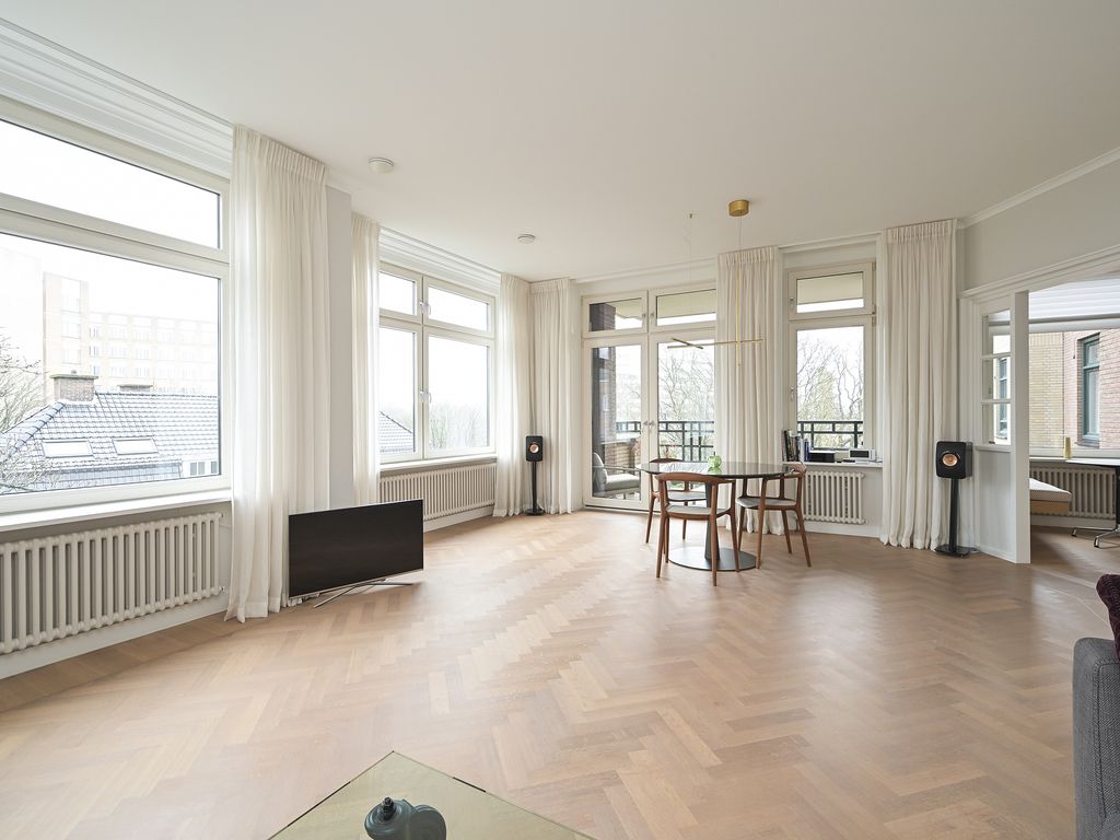 Catsheuvel 105, 'S-GRAVENHAGE