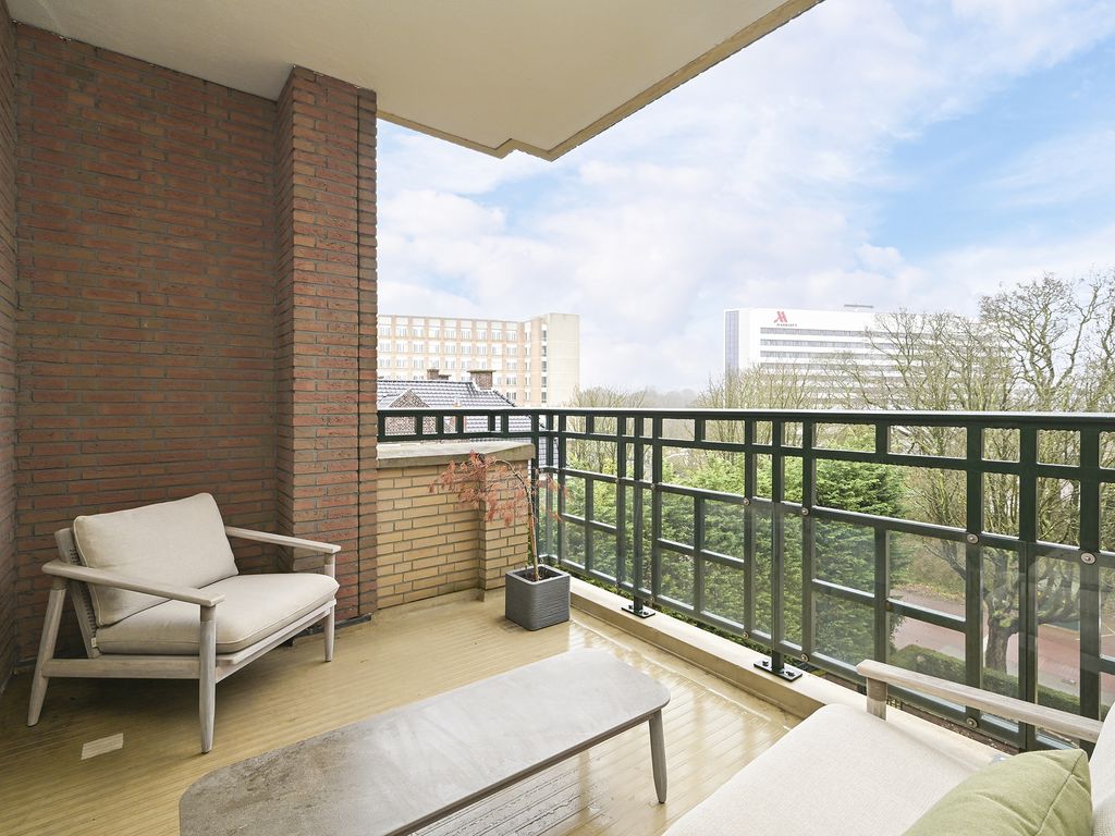 Catsheuvel 105, 'S-GRAVENHAGE