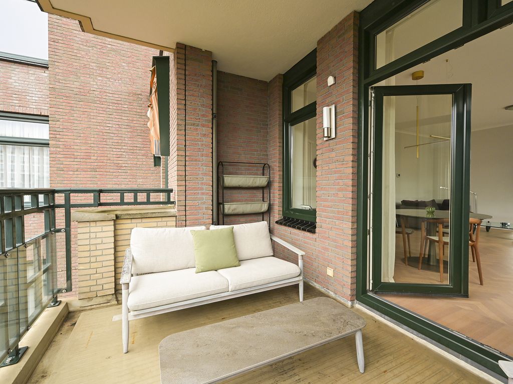 Catsheuvel 105, 'S-GRAVENHAGE