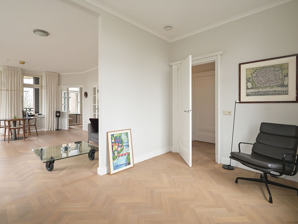 Catsheuvel 105, 'S-GRAVENHAGE