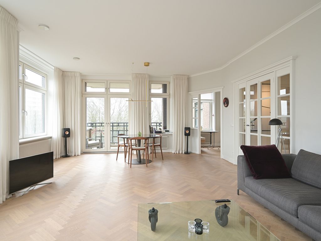 Catsheuvel 105, 'S-GRAVENHAGE