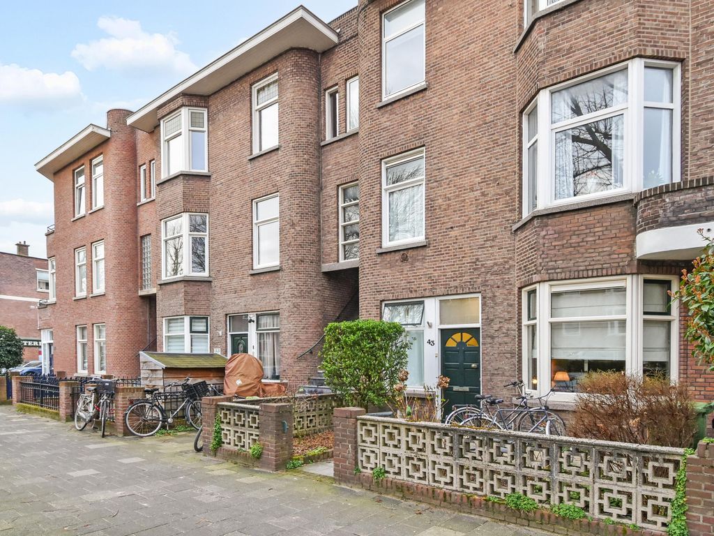 van de Wateringelaan 37, VOORBURG