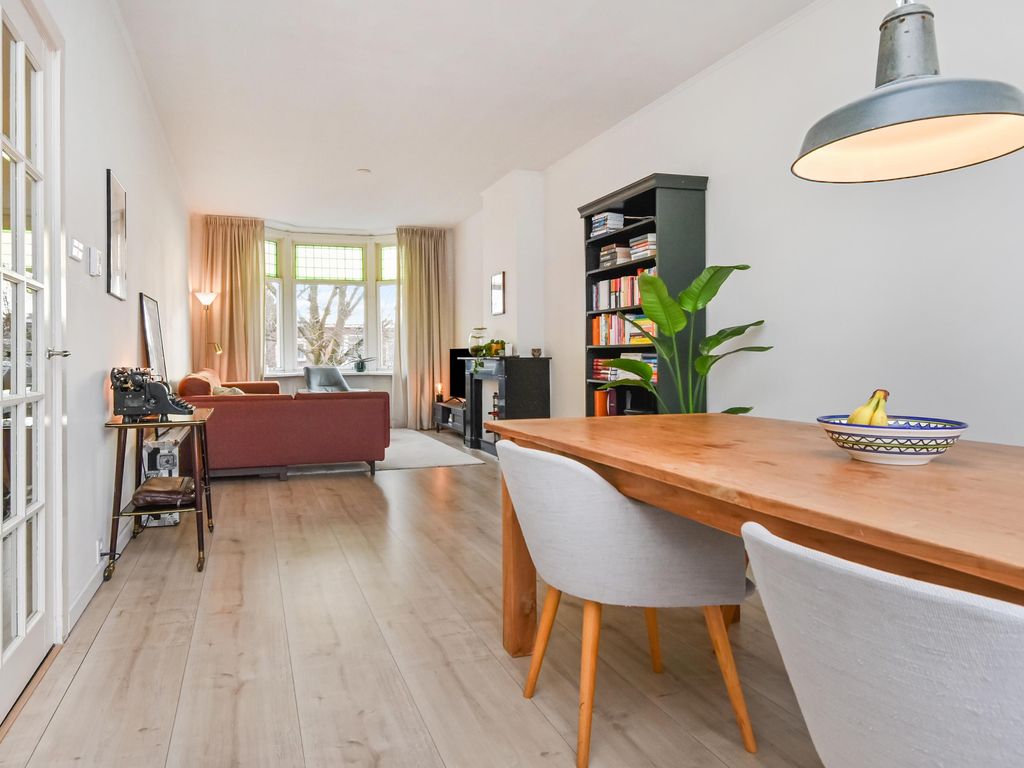 van de Wateringelaan 37, VOORBURG