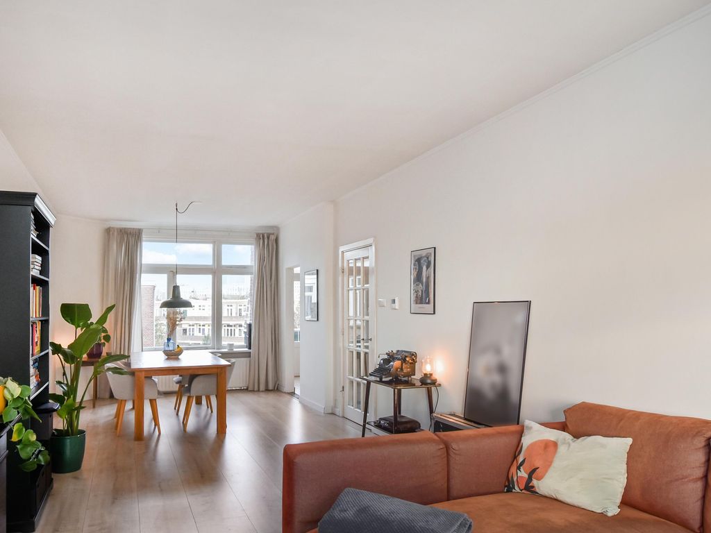 van de Wateringelaan 37, VOORBURG