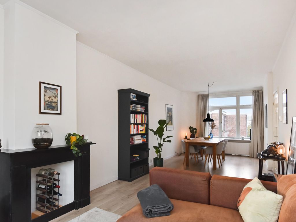 van de Wateringelaan 37, VOORBURG