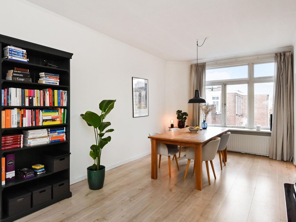 van de Wateringelaan 37, VOORBURG