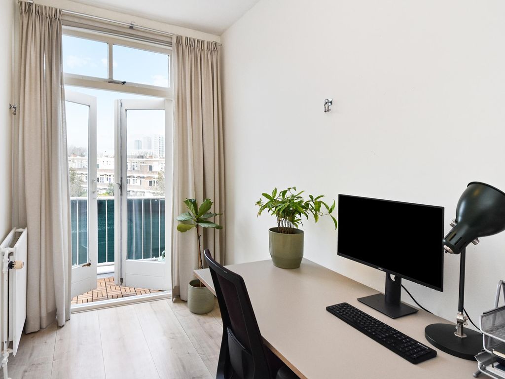 van de Wateringelaan 37, VOORBURG