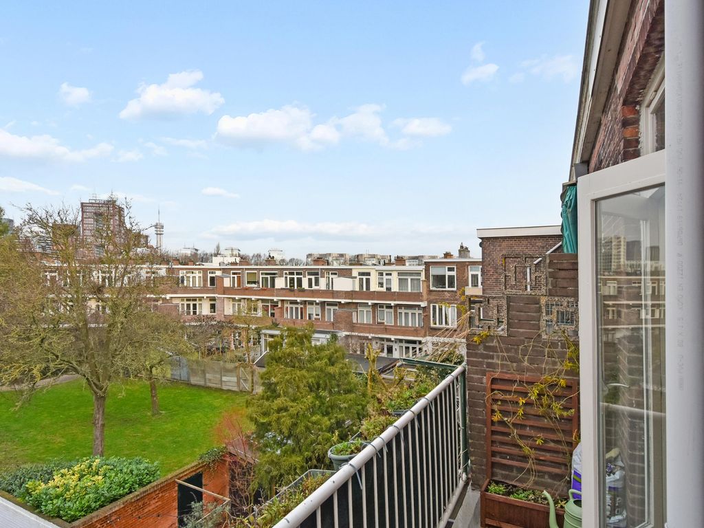 van de Wateringelaan 37, VOORBURG