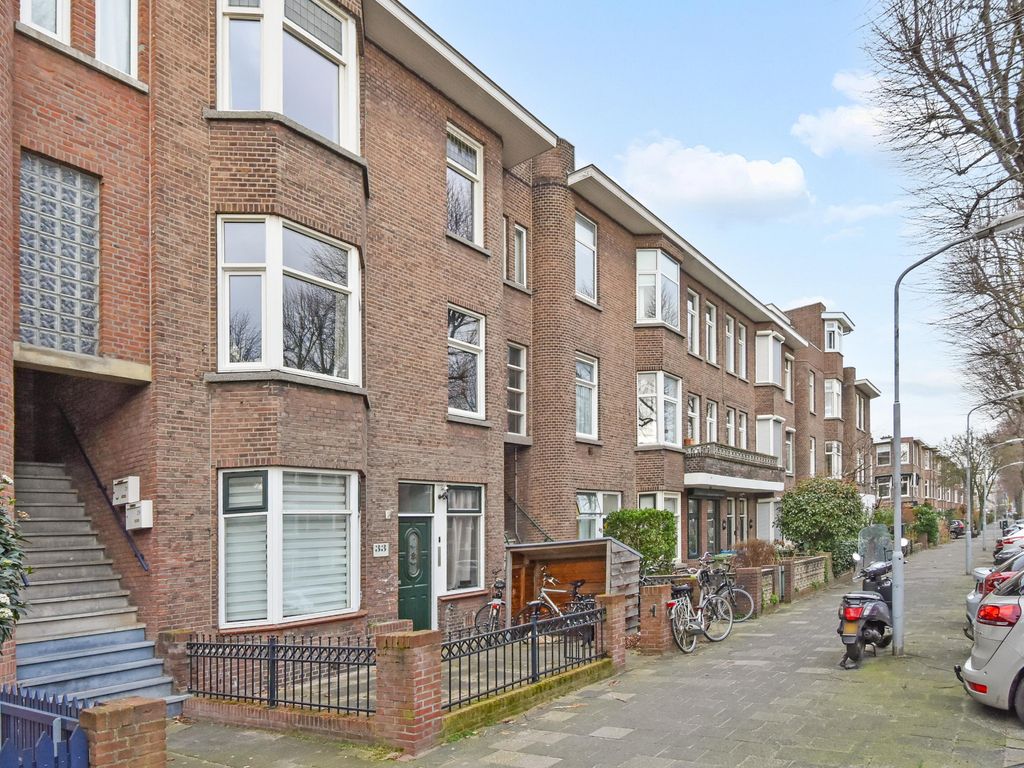van de Wateringelaan 37, VOORBURG