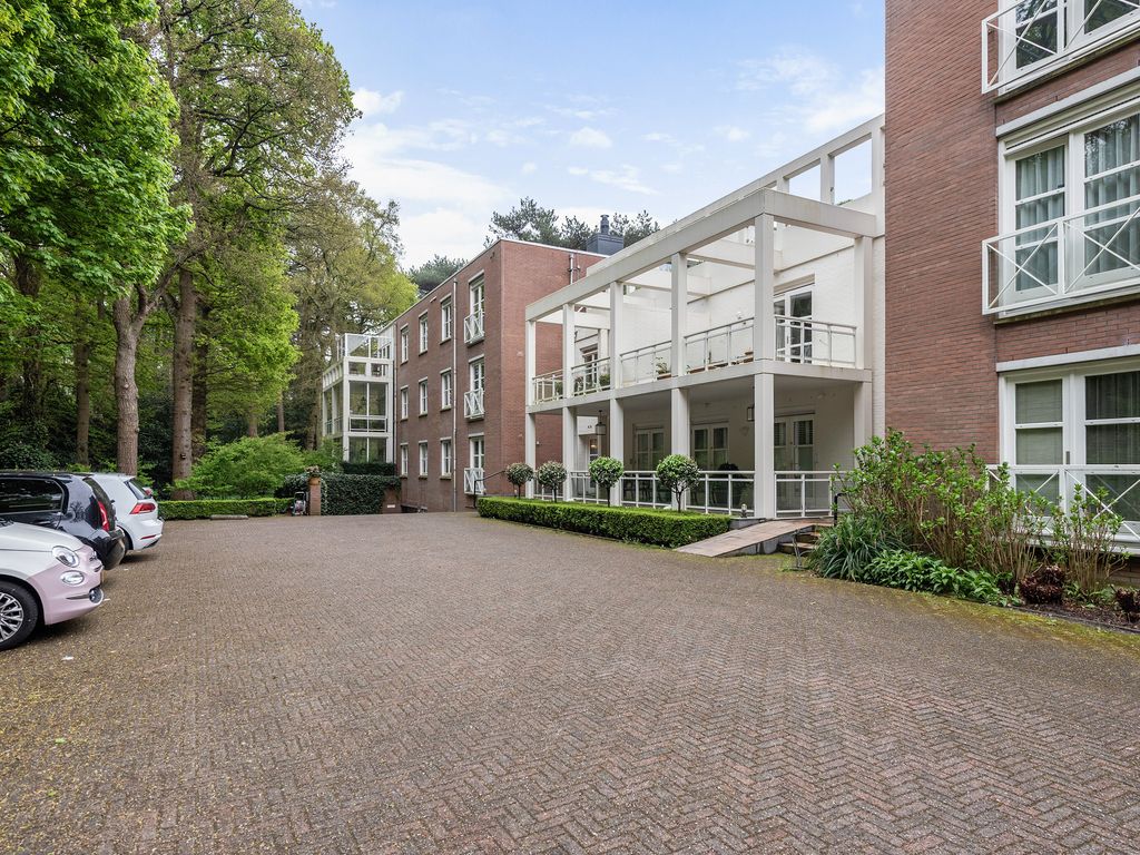 Laan van Pluymestein 30, WASSENAAR