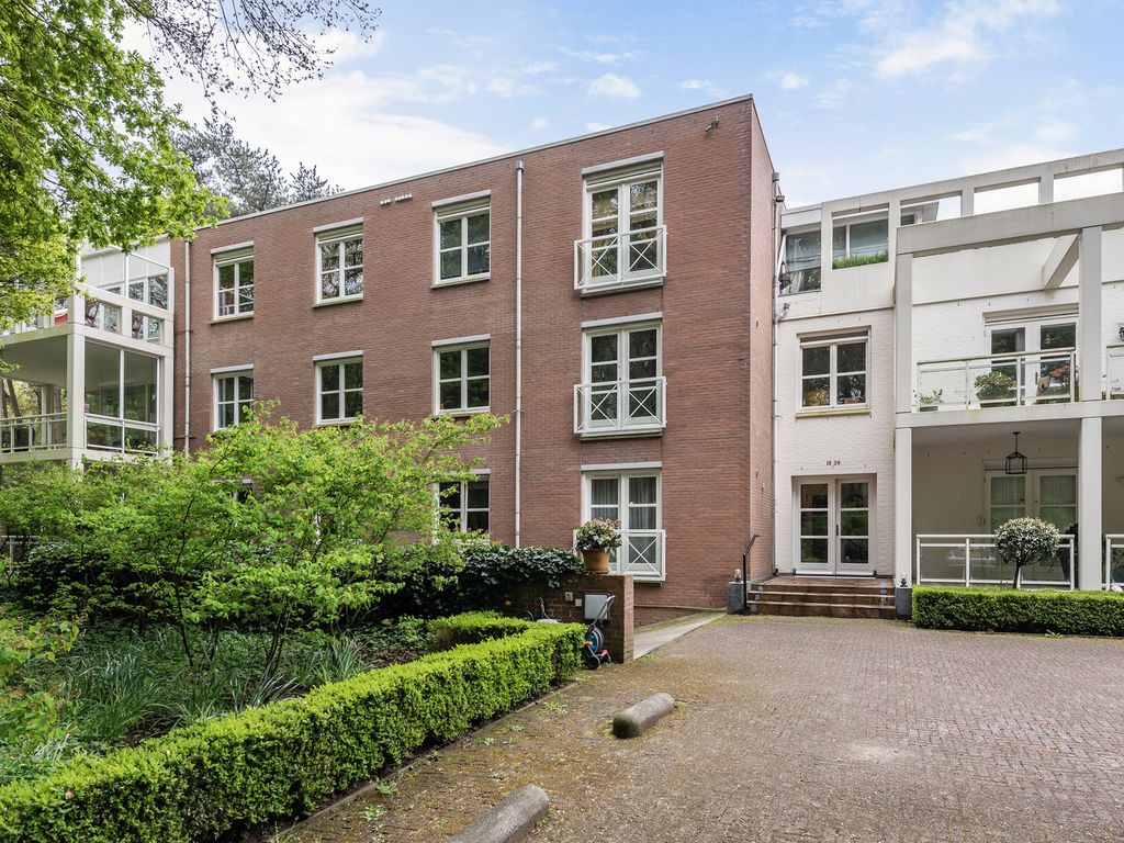 Laan van Pluymestein 30, WASSENAAR