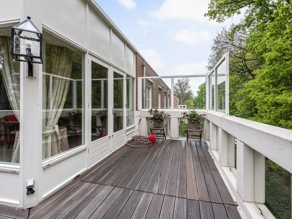 Laan van Pluymestein 30, WASSENAAR