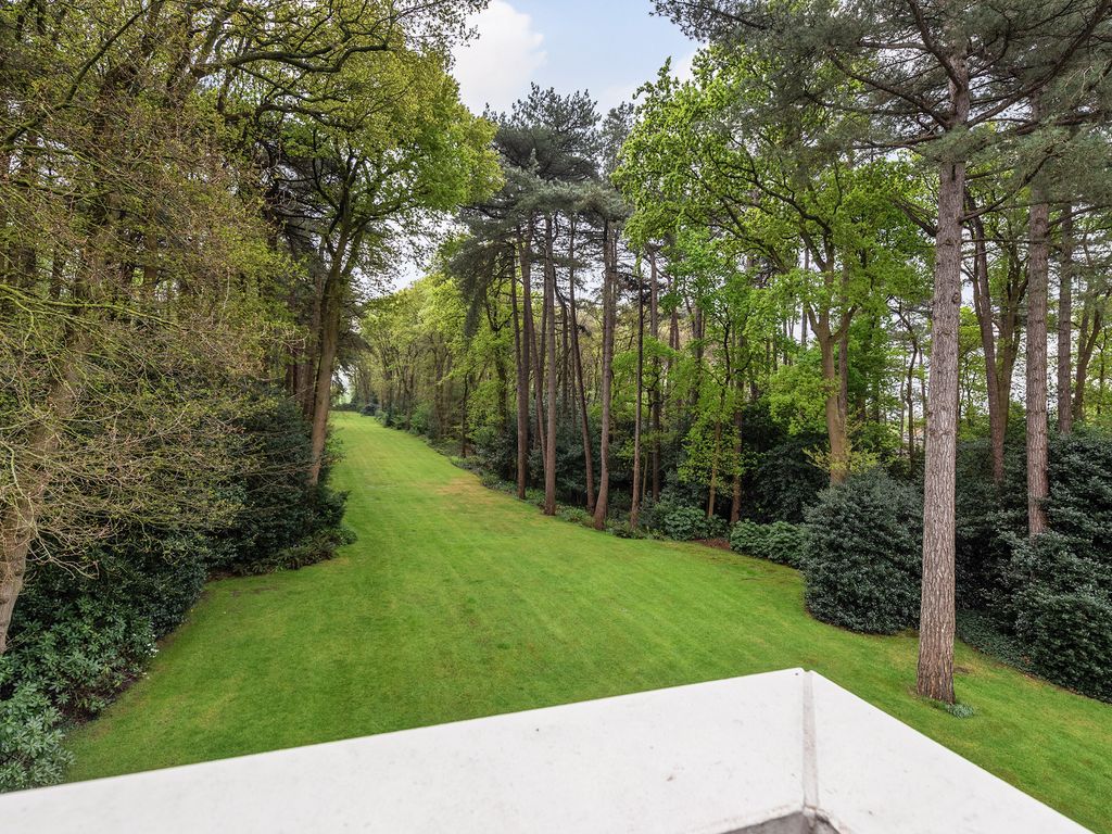 Laan van Pluymestein 30, WASSENAAR