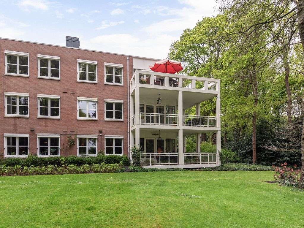 Laan van Pluymestein 30, WASSENAAR