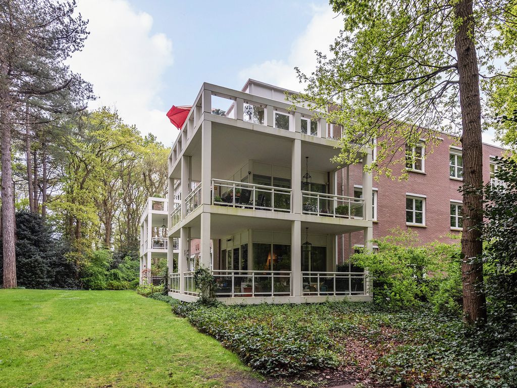 Laan van Pluymestein 30, WASSENAAR