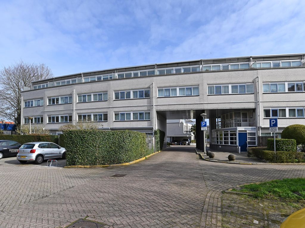 Ir. van der Sluijsplantsoen 49, 'S-GRAVENHAGE