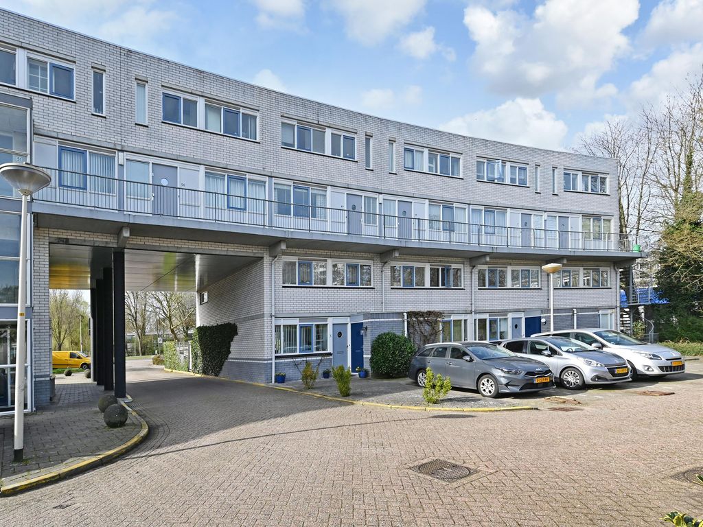 Ir. van der Sluijsplantsoen 49, 'S-GRAVENHAGE