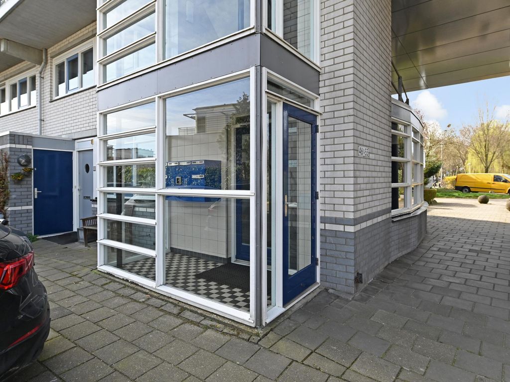 Ir. van der Sluijsplantsoen 49, 'S-GRAVENHAGE
