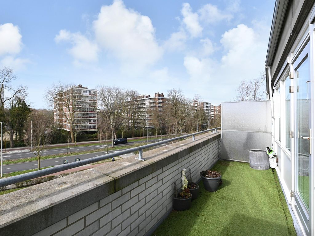 Ir. van der Sluijsplantsoen 49, 'S-GRAVENHAGE