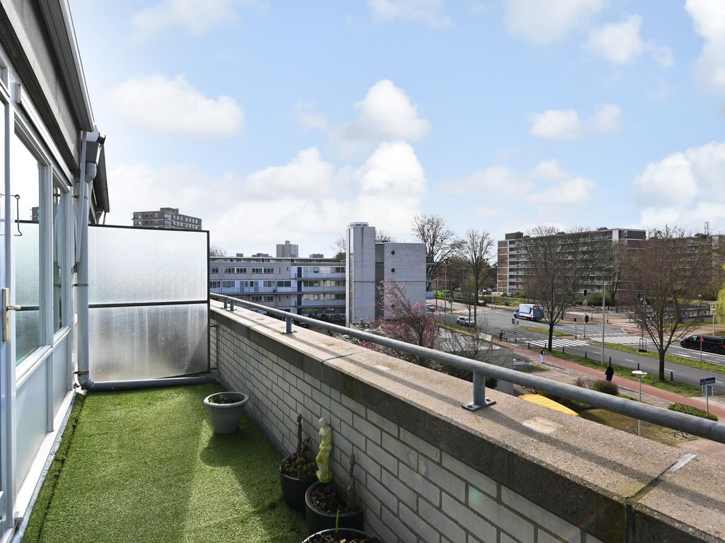 Ir. van der Sluijsplantsoen 49, 'S-GRAVENHAGE
