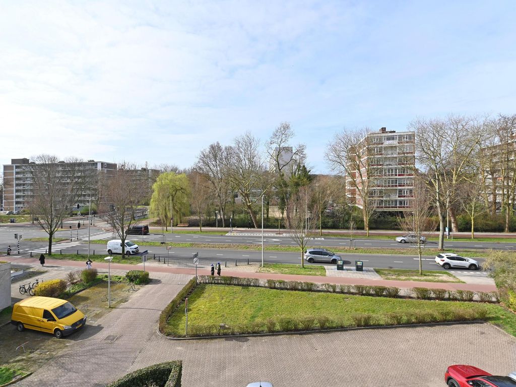 Ir. van der Sluijsplantsoen 49, 'S-GRAVENHAGE