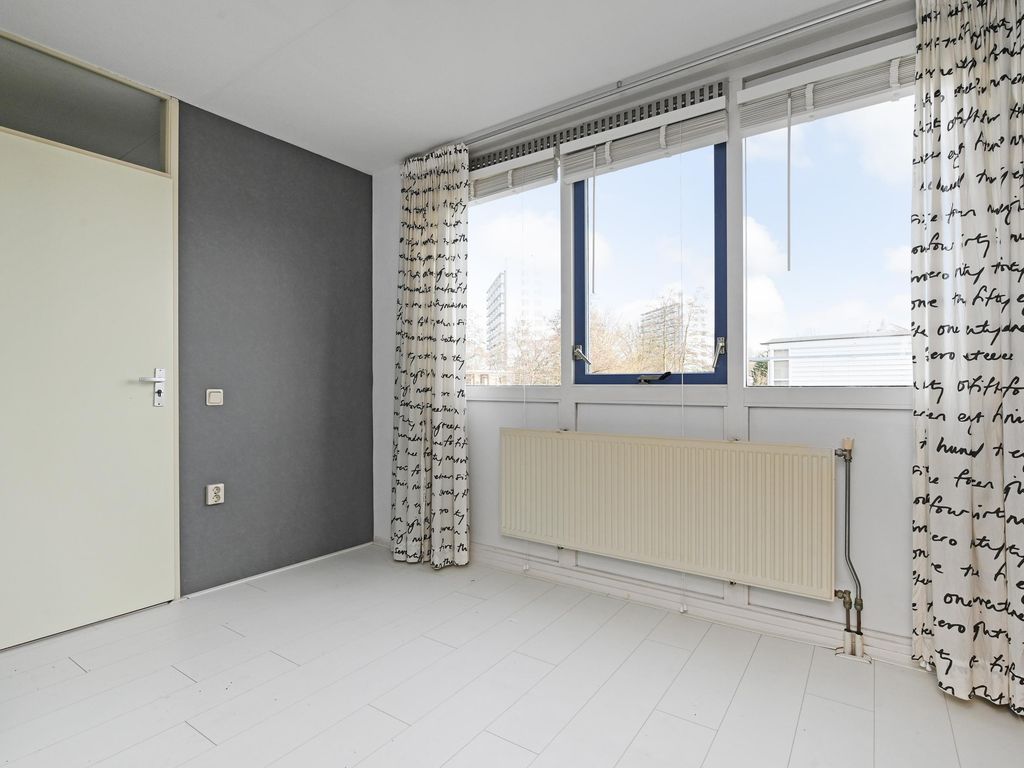 Ir. van der Sluijsplantsoen 49, 'S-GRAVENHAGE